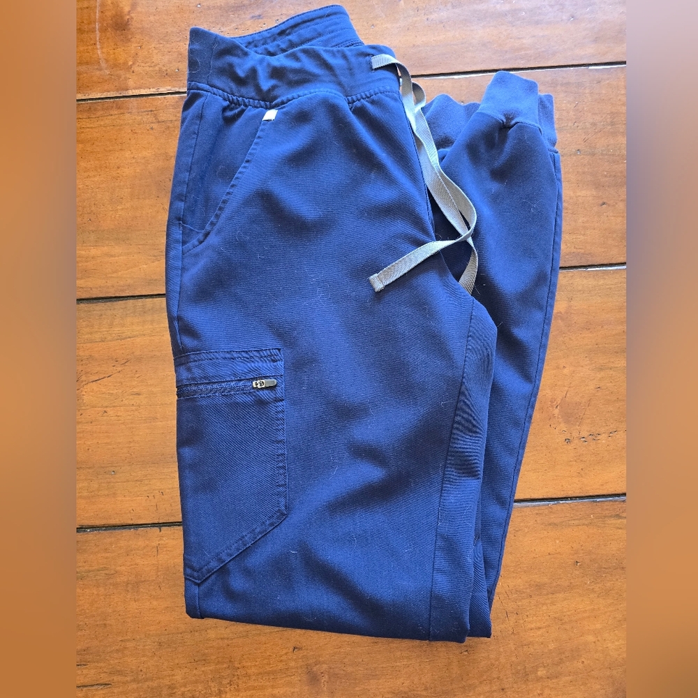 Figs WoMen's Navy Cargo Pants